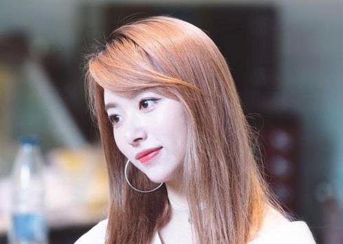 当红偶像孔雪儿疑恋情曝光,具体有何蛛丝马迹可寻?