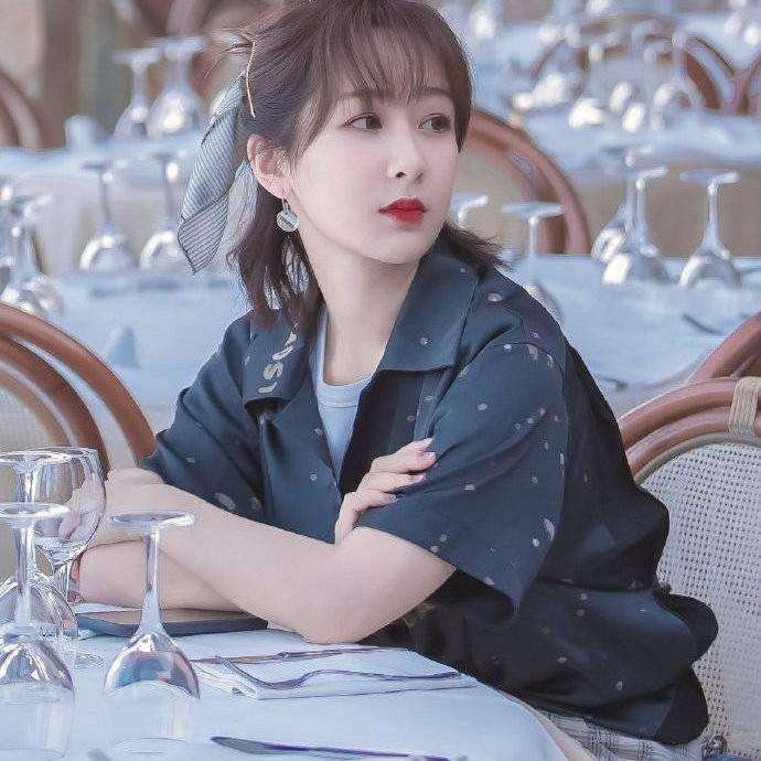 杨紫生日发文“别祝我生日快乐”,网友对此有何表示?