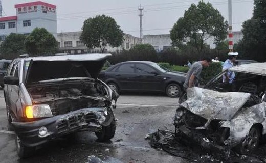 吉林交通事故致12死，这件事是怎么发生的？