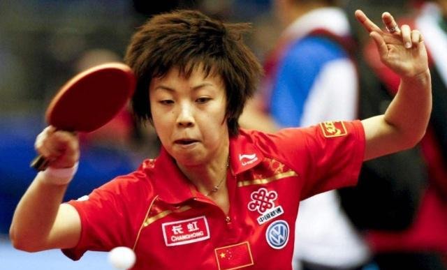 张怡宁都让了俩个球，福原爱为什么接不着呢？