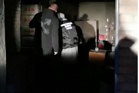 俄罗斯奥伦堡州假酒中毒事件致21人死亡,谁该为这些死者负责?