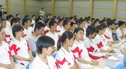 安徽某中学给成绩优异的学生发12000斤猪肉，对此你怎么看？