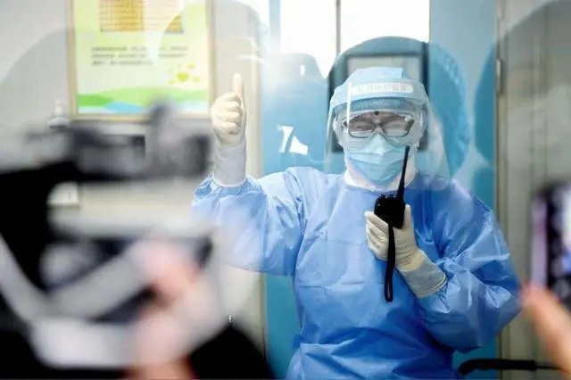 关于未来如何判断能否走出疫情这一问题，张文宏作何回应？