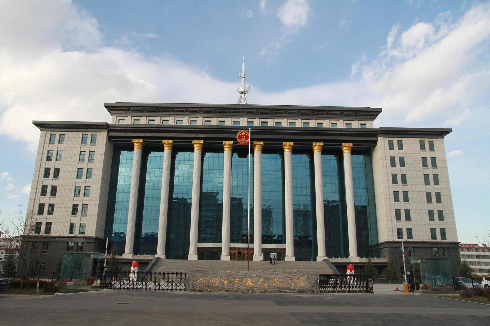 吉林一女子送男友40万礼物遭法官灵魂拷问，究竟发生了什么？