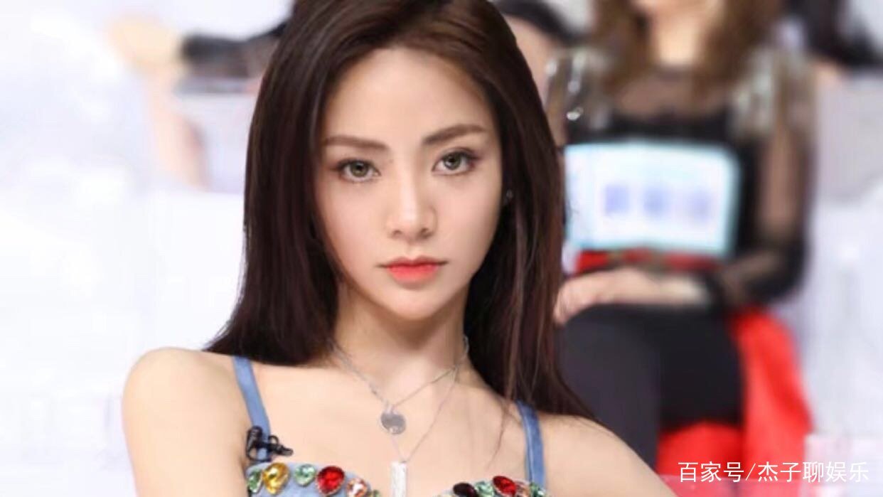 滑跪“rap”炸裂舞台!谢可寅为何会放弃C位?