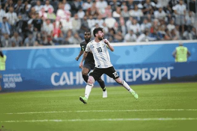 除齐达内外，在足坛史上还出现过哪些停球堪称艺术的球员？