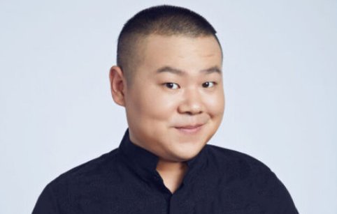 岳云鹏成功背后的女人,在他膨胀时,一巴掌让岳云鹏清醒,她是谁?