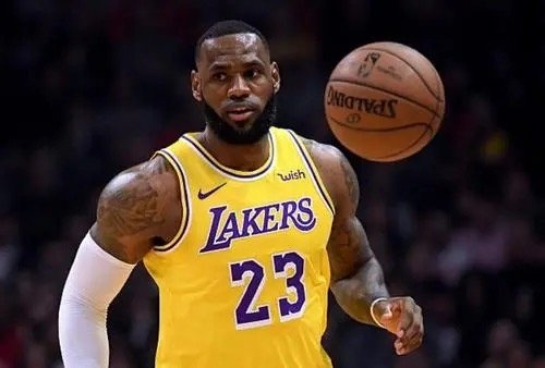 詹姆斯复出,在湖人队和步行者队比赛中,他表现怎样?