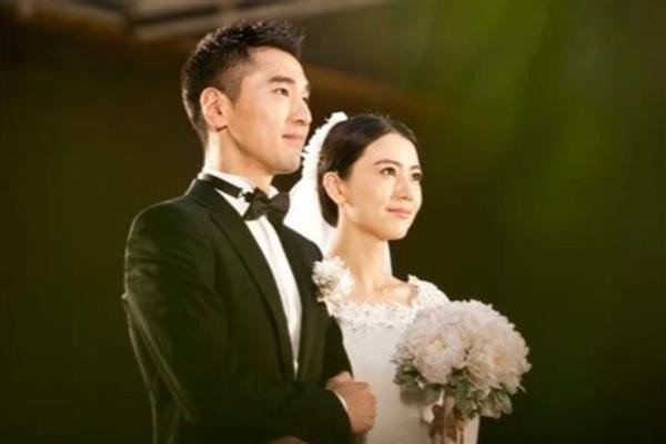 高圆圆携女探班赵又廷,她做了什么尽显母爱?