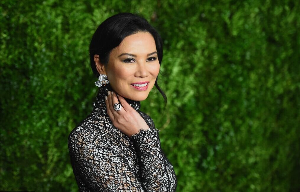 如今51岁的邓文迪,离婚六年后再拿前任260亿资产,究竟是怎么回事?