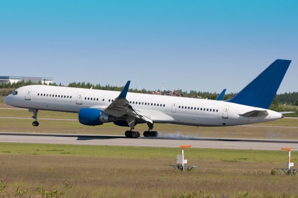 日航波音787驾驶舱玻璃裂成“蜘蛛网”，波音飞机还能坐吗？