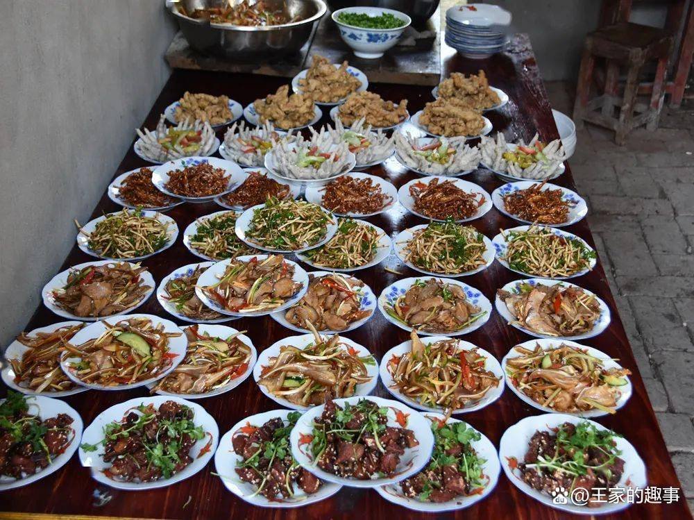 农村葬礼花费“千万”，全村配茅台酒中华烟，引发了什么争议？