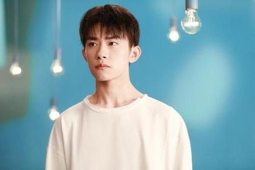 为体验生活去当骑手,易烊千玺到底有多努力?