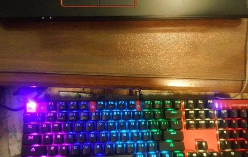 新贵机械键盘跑马灯怎么调?