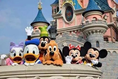 上海迪士尼一游客昏倒，抢救无效死亡，他究竟是因何去世的？