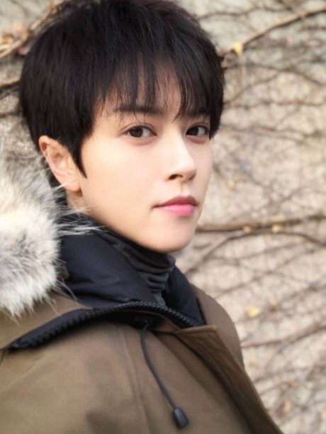 邢恩女扮男装非常像，主要是什么原因？