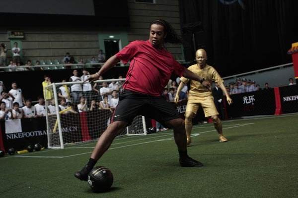 40岁小罗因造假护照被捕,他的房产为何被查封呢?