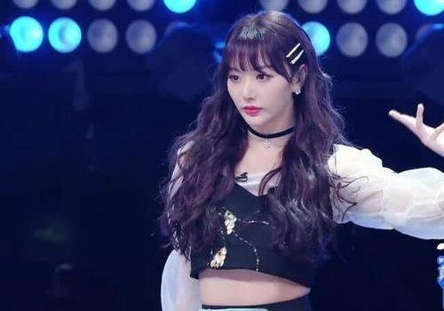 当红偶像孔雪儿疑恋情曝光,具体有何蛛丝马迹可寻?