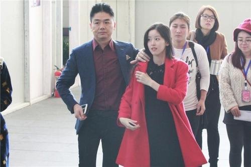 清华毕业的章泽天到底是怎样一位颜值与实力并存的女神？