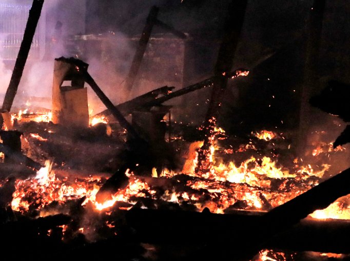 哈尔滨男子烧伤死亡施救者发声登上热搜,网友们关注的焦点是什么?