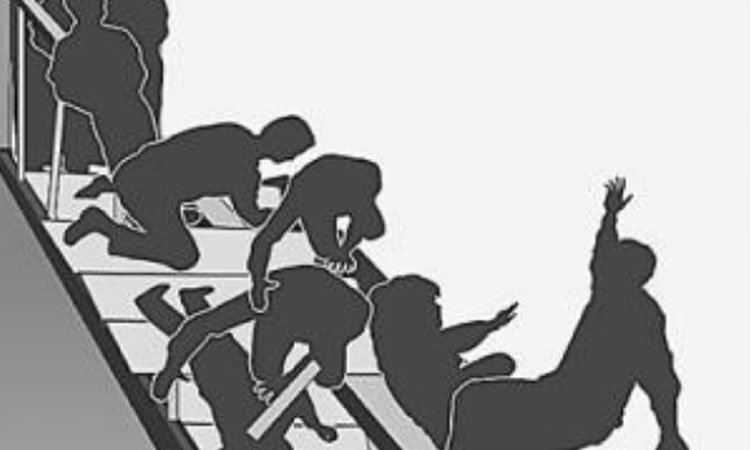 大学生挤满学校走廊,栏杆突然断裂7人坠亡,这样的事件是否可以避免?