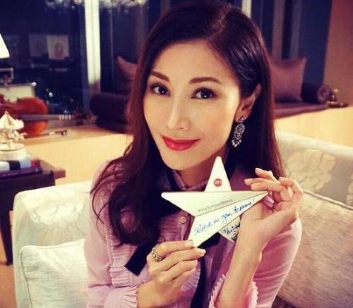 黎姿和他弟弟的关系怎么样?