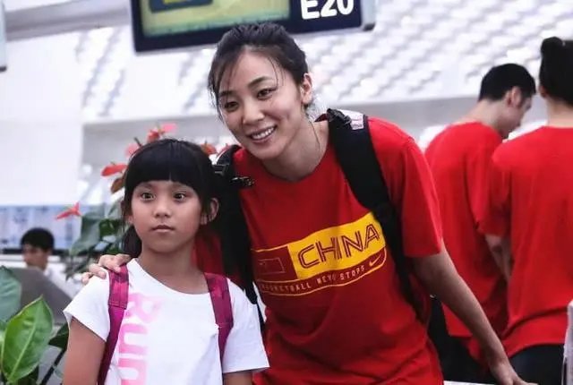 中国女篮赵爽宣布退役，她此前获得过哪些荣誉？