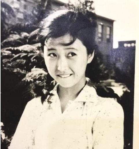 朱时茂儿子大婚，一直分居的老婆范旭霞为什么会抢了儿媳的风头？