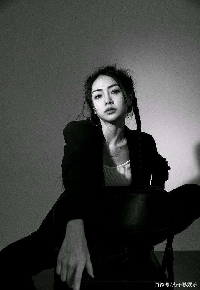 滑跪“rap”炸裂舞台!谢可寅为何会放弃C位?