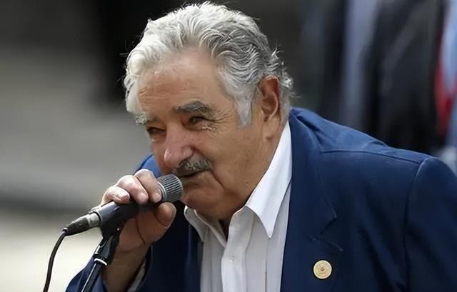 将国家建设得富得流油,自己却住破房开破车!总统穆希卡多令人敬佩?