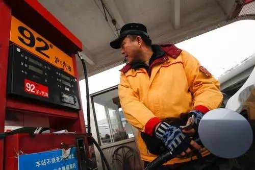 油价或迎来七连涨，油价上涨不断，你现在还会开车上班吗？