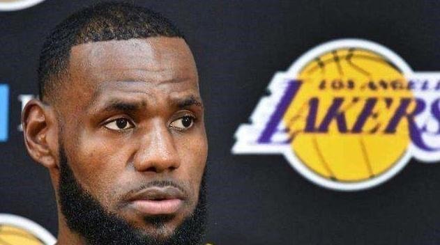 詹姆斯复出,在湖人队和步行者队比赛中,他表现怎样?