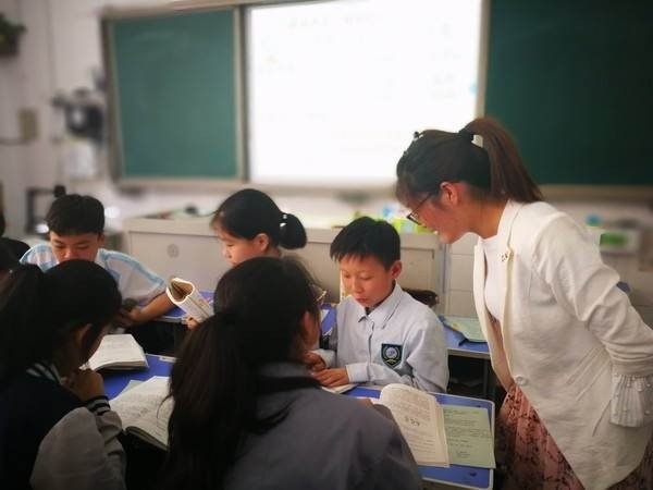 河南扶沟一学校的学生到底做错了什么被老师逼吃垃圾?