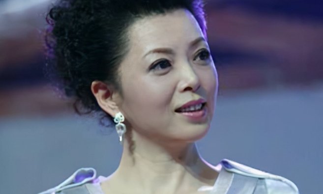 曾是湖南台一姐,当红时低调嫁入豪门,仇晓如今怎么样了?