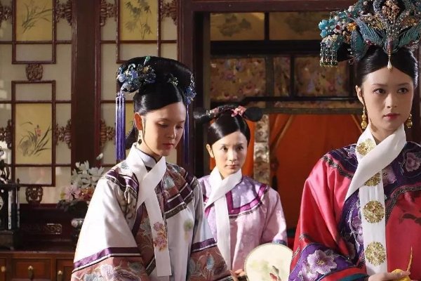 慈禧起床得5个小时,宫女需跪着重复说什么,要80多人伺候?