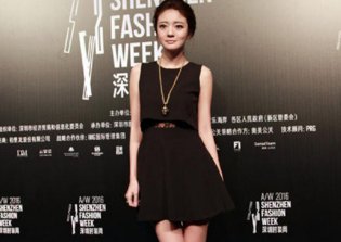 闺蜜晒陈乔恩安以轩聚会照，曝光安以轩产后真实素颜，没有美颜加持还美吗？