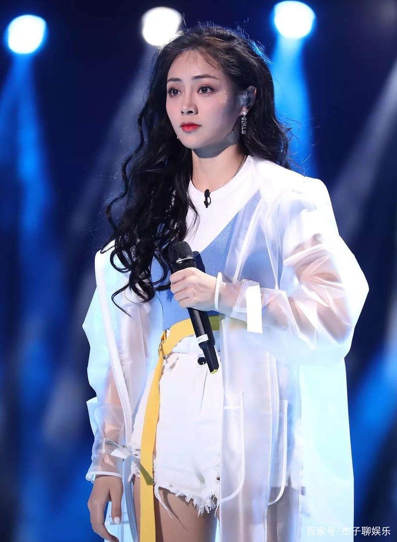 滑跪“rap”炸裂舞台!谢可寅为何会放弃C位?