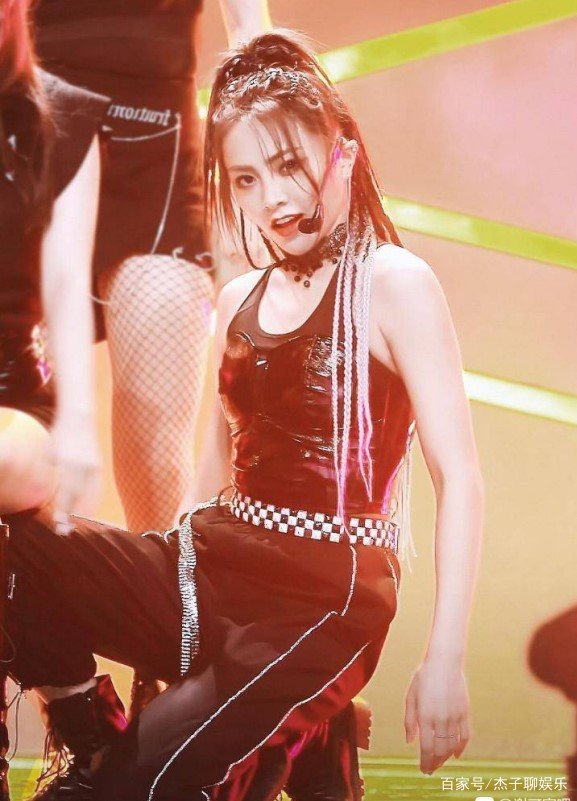 滑跪“rap”炸裂舞台!谢可寅为何会放弃C位?