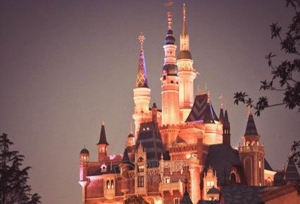 美术学院建筑酷似迪士尼，网友为何褒贬不一？