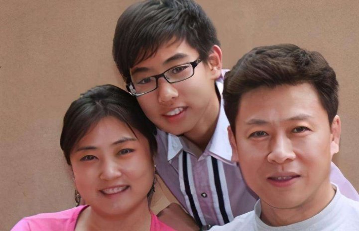 胡亚捷3次闹离婚，矛盾重重的婚姻，他们又是怎么坚持下来的呢？