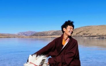 丁真否认已婚出轨传闻，饱受恶意营销和恶评困扰的丁真该怎么办？