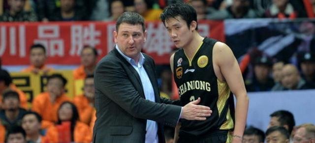 天津男篮发布公告，宣布凯撒不再担任球队主教练，谁将来顶替他的位置？
