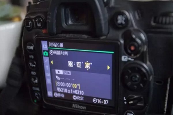 尼康相机D300S拍照延时该怎么调呢？