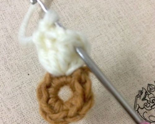 如何用钩针钩坐垫图解