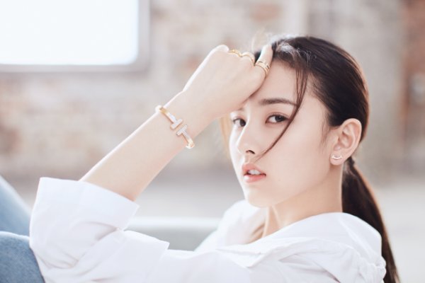 网友对宋祖儿被保温杯里的汽水喷一脸一事，是怎样评论的？