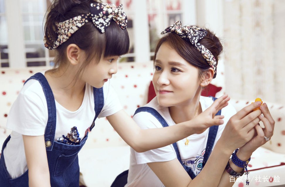 23岁嫁给世界冠军遭到婆婆嫌弃，坐月子时居然被“赶回”娘家，这人是谁？