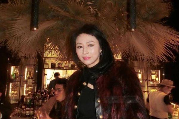 刘嘉玲好友，仅53岁的“上海吴太”意外去世，为何迟迟不见其老公的消息？