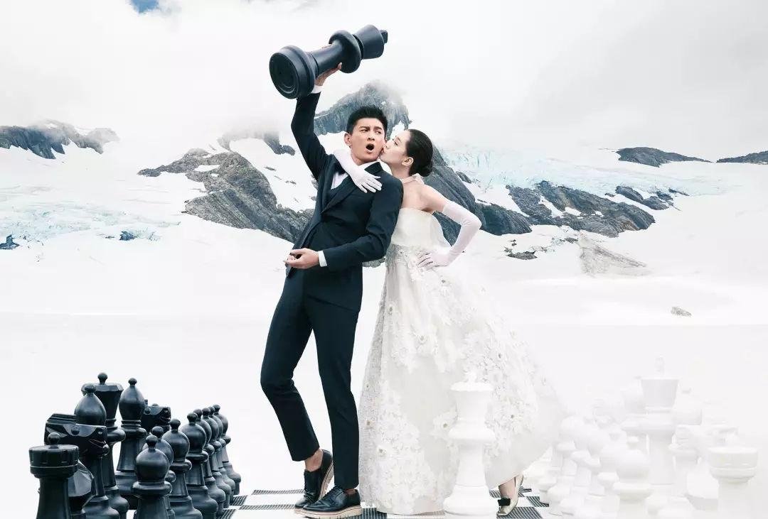 沙溢晒和胡可的结婚照，颜值超高！哪些艺人婚纱照让你难以忘怀？