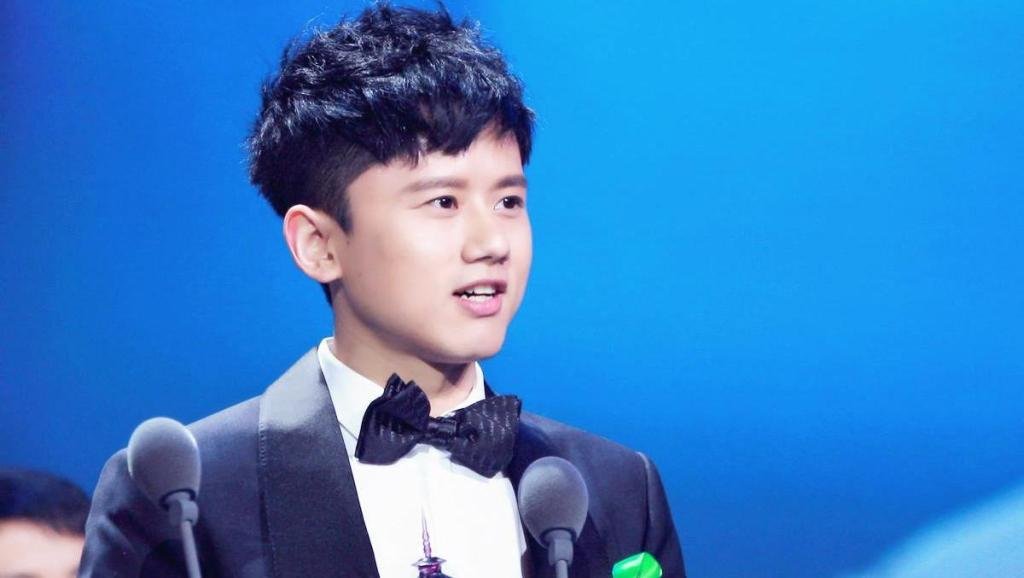 张杰微博晒肌肉照粉丝纷纷求露脸，他的歌声和身材哪个更优秀？