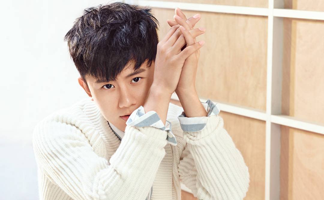 张杰微博晒肌肉照粉丝纷纷求露脸，他的歌声和身材哪个更优秀？